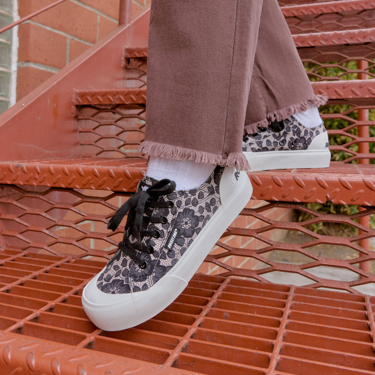 Rocket Dog Jazzin Plus Black Dahlia Sneaker
