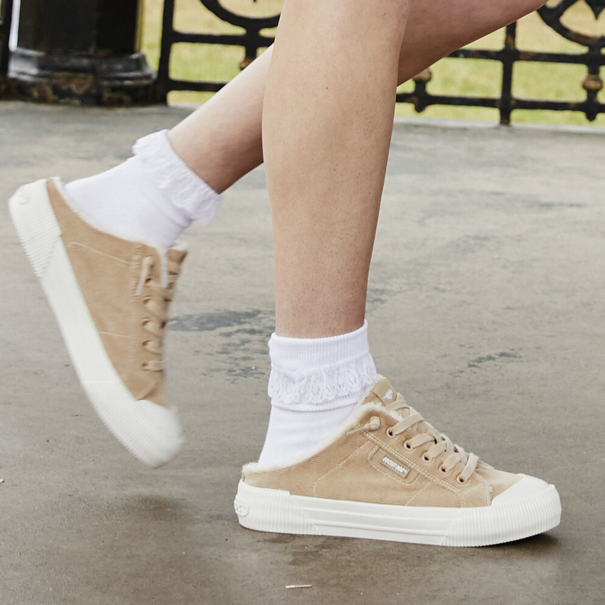 Rocket Dog Cheery Natural Corduroy Mule Sneaker